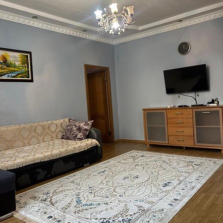 Апартаменты В Центре Города Алматы Exterior foto